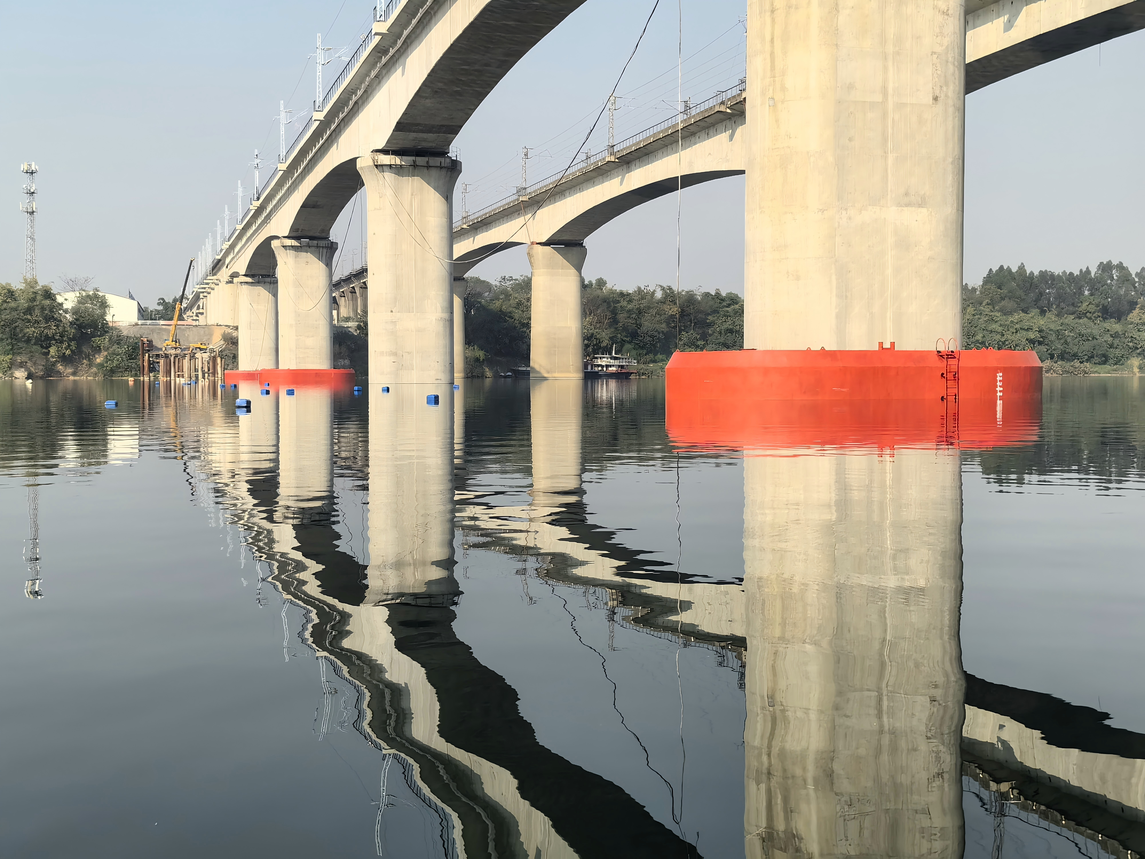 钢覆复合材料浮式防船撞设施